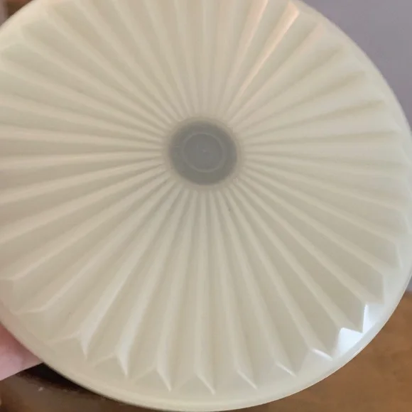 Tupperware Pitcher - Picture 7 of 8